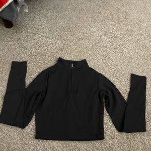Cropped quarter zip top - black